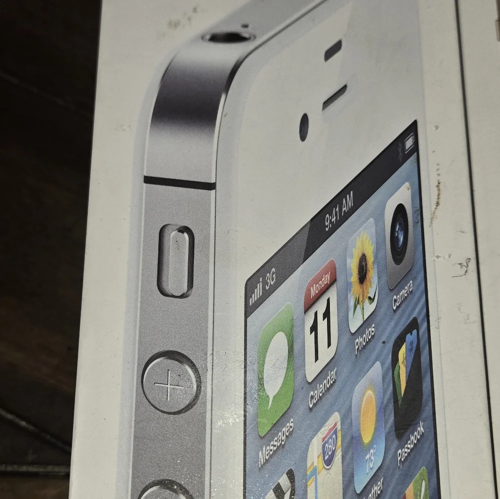 Apple iPhones - Silver and Black Untested